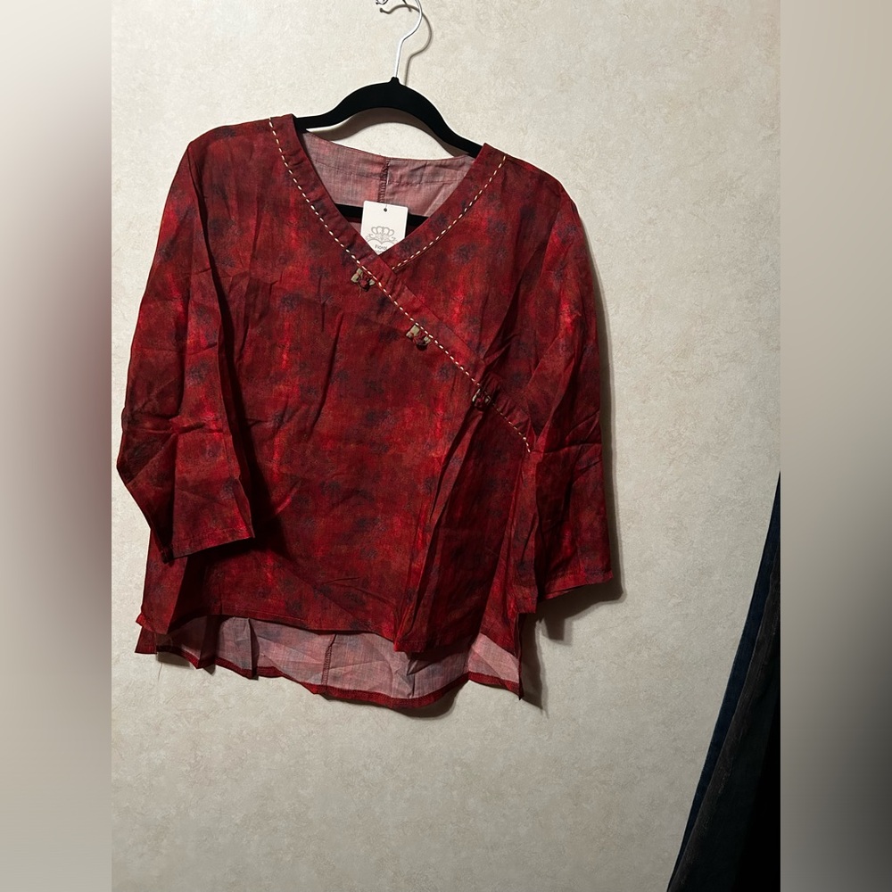 Maroon flowers 
XXL Floral Blooming blouse